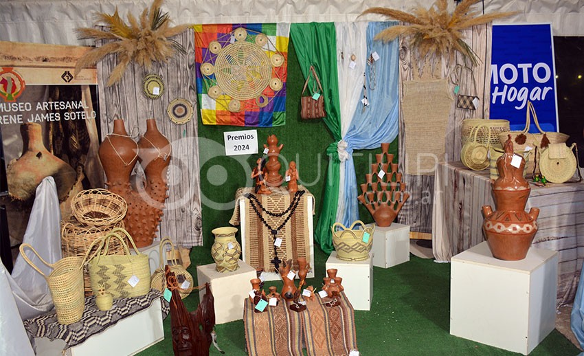 Todo preparado para el inicio de la 48ª Feria de Artesanía Aborigen Chaqueña "René James Sotelo" 8