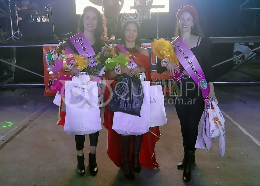 Maestro del centro chaqueño celebraron su día eligiendo como Reina a la bella Florencia Notagay de la Escuela 187 5