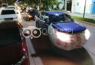 La caravana docente con bocinas y banderas pide al gobierno que pague la cláusula gatillo 1