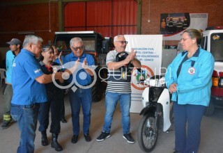 María Alejandra Musín, ganadora del sorteo del bono solidario de una moto 125 cc de Bomberos Voluntarios 3