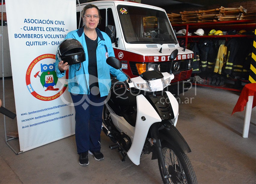 María Alejandra Musín, ganadora del sorteo del bono solidario de una moto 125 cc de Bomberos Voluntarios - Quitilipi.com.ar María Alejandra Musín, ganadora del sorteo del bono solidario de una moto 125 cc de Bomberos Voluntarios 16