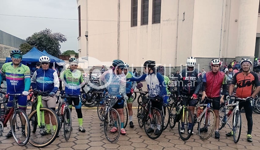 Hace años, la fe se mueve en dos ruedas camino a Itatí 19