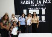 Familiares de María Dellamea y Nélida Villalba reciben copia de la ordenanza de imposición de nombre y de identificación del Barrio La Paz, ubicado en la Quinta 15 10