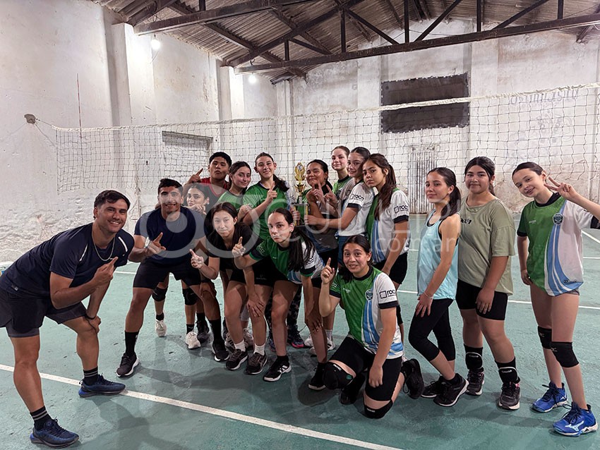 Copa de Plata para Quitilipi Vóley en Presidencia de la Plaza 16
