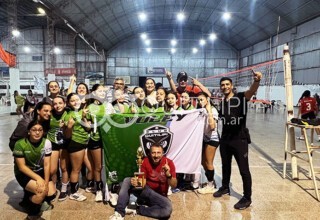 Copa de Plata para Quitilipi Vóley en Presidencia de la Plaza 9