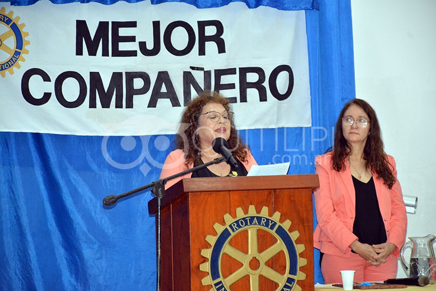 Cien alumnos de todo el departamento Quitilipi recibieron el galardón al Mejor Compañero de 2025 otorgado por Rotary 30