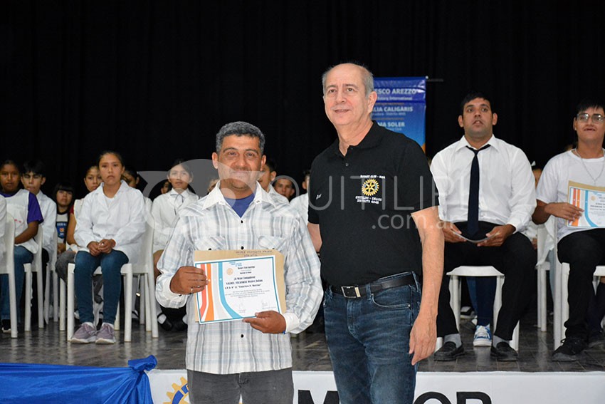 Cien alumnos de todo el departamento Quitilipi recibieron el galardón al Mejor Compañero de 2025 otorgado por Rotary 35