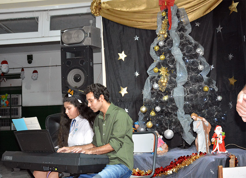 La escuela 384 despidió a sus egresados de séptimo grado con un emotivo acto académico 24