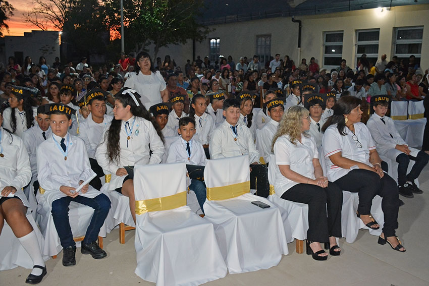La escuela 384 despidió a sus egresados de séptimo grado con un emotivo acto académico 21