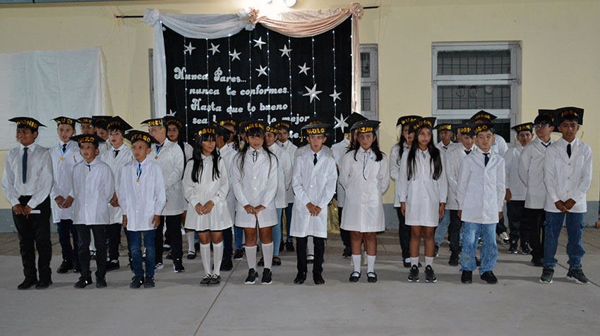 La escuela 384 despidió a sus egresados de séptimo grado con un emotivo acto académico 7