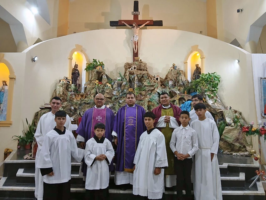 Emotiva y cálida despedida de los quitilipenses al sacerdote Luis Czub 2