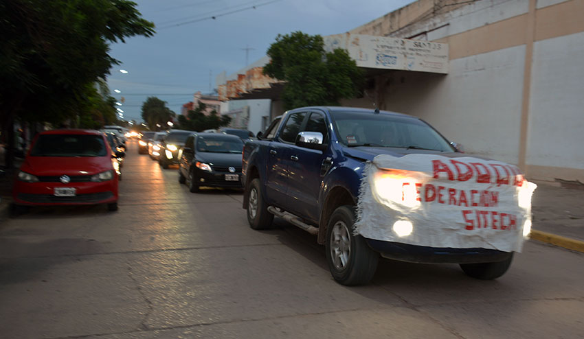 ADOQUI-SITECH. Caravana del arco gremial docente en apoyo a la Multisectorial 10