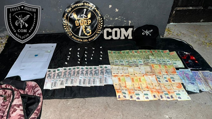 Un joven de 29 años, quien manifestó estar cuidando un domicilio en la Q49, fue detenido al comprobarse que en su mochila llevaba drogas y dinero 10