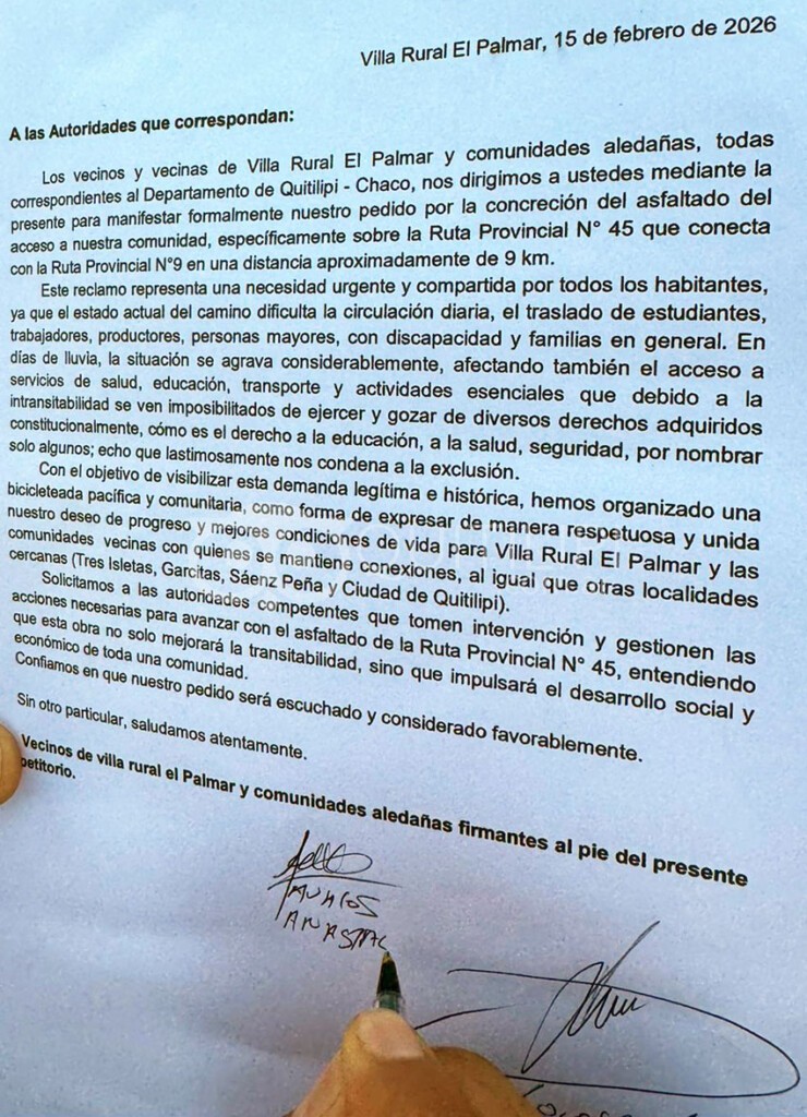 Vecinos de El Palmar y el Intendente Lovey pedalearon unidos por la construcción del asfalto 24