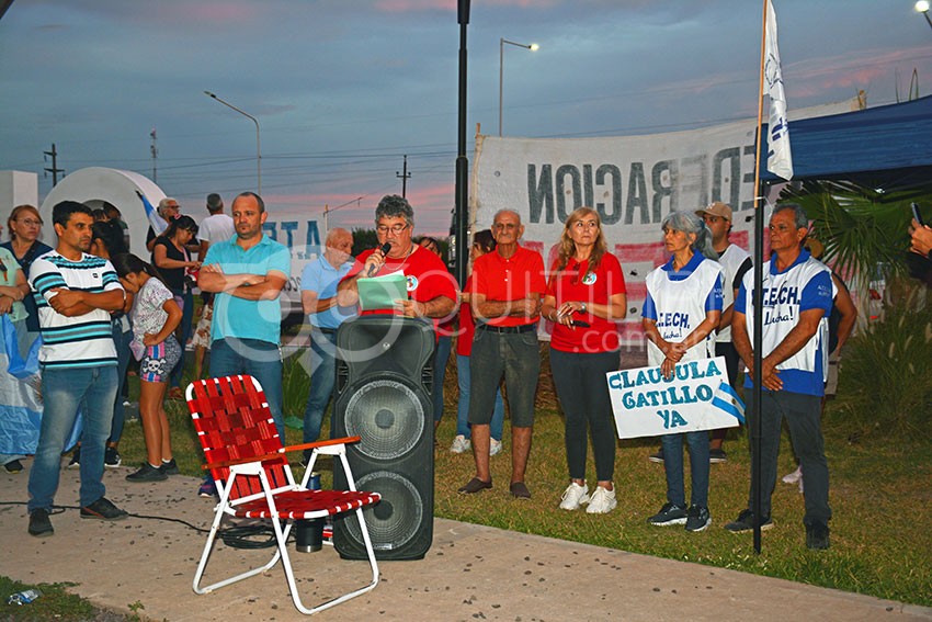 Hoy docentes de Quitilipi vuelven a manifestarse con más fuerza en reclamo por la devolución de la cláusula gatillo y el llamado a paritaria 16