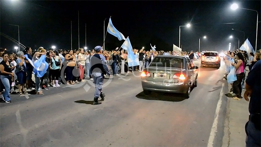 Hoy docentes de Quitilipi vuelven a manifestarse con más fuerza en reclamo por la devolución de la cláusula gatillo y el llamado a paritaria 13