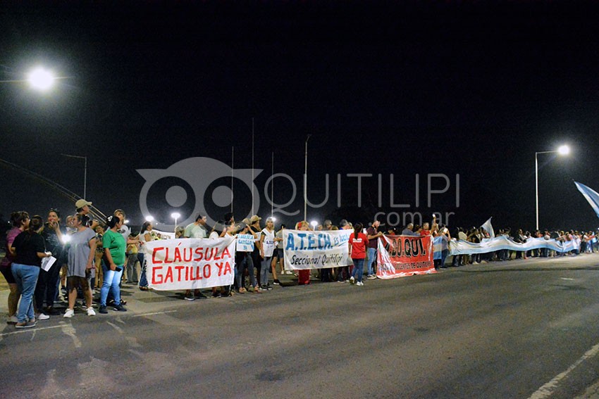 El arco gremial volvió a manifestarse exigiendo el pago de la cláusula gatillo y el llamado a la mesa de política salarial. Además rechazó el aumento otorgado por el gobierno 6