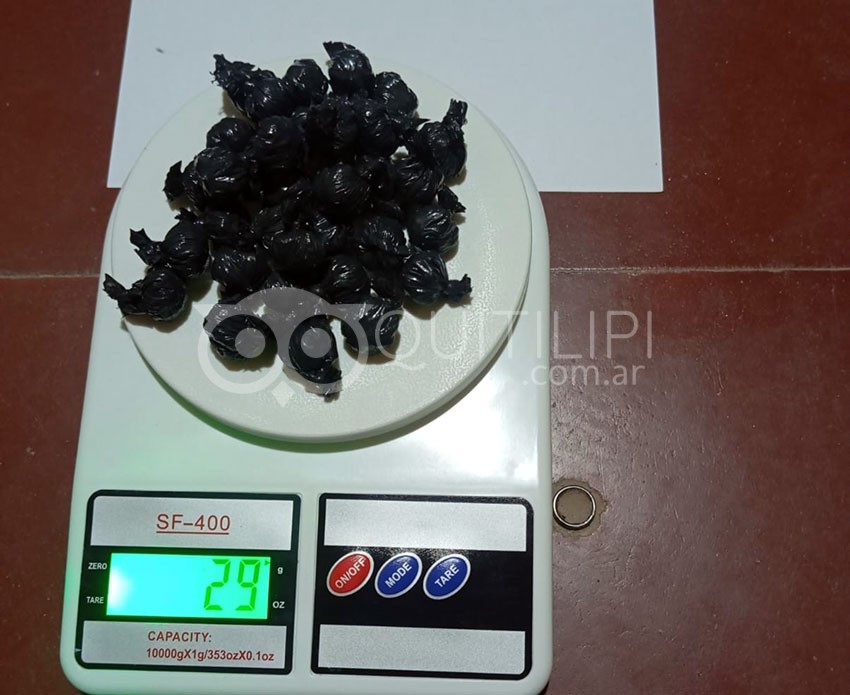 Detienen a una mujer por la venta de droga en el Barrio Quinta 49 16