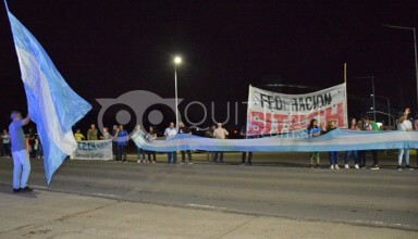 Docentes de Quitilipi volvieron a la ruta: "Zdero no te olvides de tus promesas" - Quitilipi.com.ar Docentes de Quitilipi volvieron a la ruta: "Zdero no te olvides de tus promesas" 1