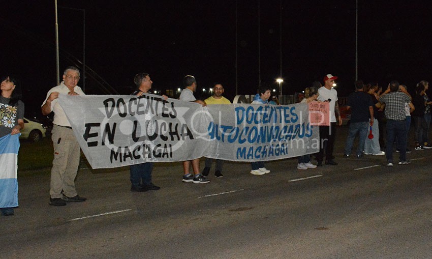 Docentes de Quitilipi volvieron a la ruta: "Zdero no te olvides de tus promesas" 18