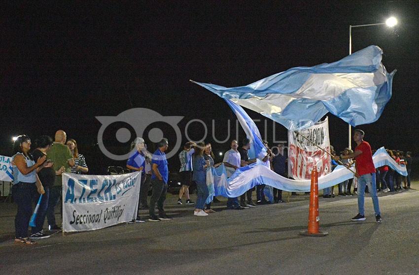 Docentes de Quitilipi volvieron a la ruta: "Zdero no te olvides de tus promesas" 20