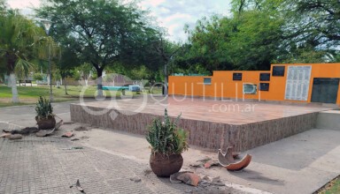 Vandalismo a metros de la Comisaría en la Plaza San Martín 1