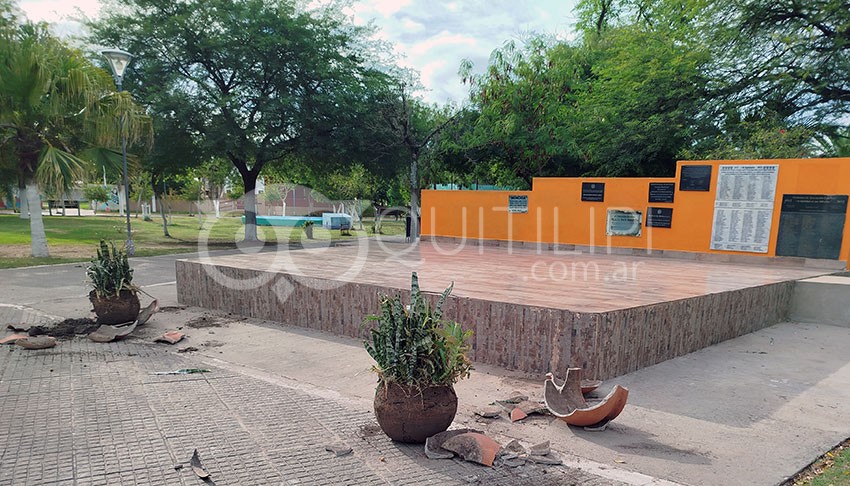 Vandalismo a metros de la Comisaría en la Plaza San Martín 13