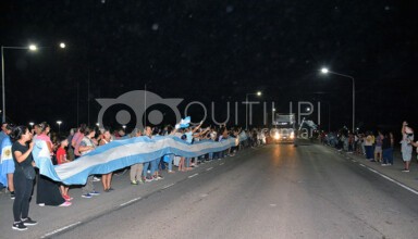 Paro docente: con antorchas y pancartas al costado de la Ruta 16 hicieron sentir su reclamo - Quitilipi.com.ar Paro docente: con antorchas y pancartas al costado de la Ruta 16 hicieron sentir su reclamo 1