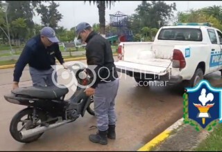 En un control de rutina detectan menor con moto robada 12