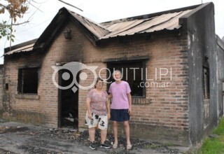 Una pareja de jubilados se quedó con lo puesto: un voraz incendio los dejó en la calle 15