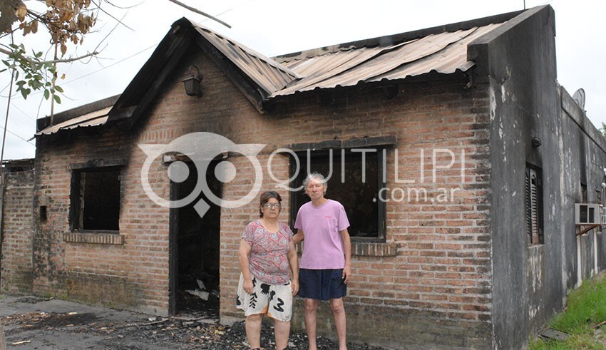 Una pareja de jubilados se quedó con lo puesto: un voraz incendio los dejó en la calle 13
