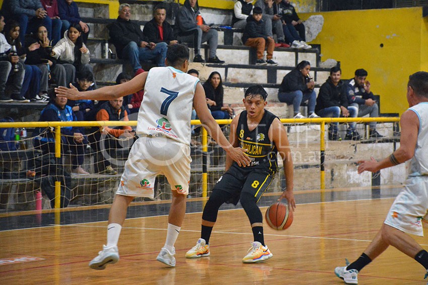 El "Cacique" dominó en el tercer cuarto, pero UNCAUS administró un mejor cierre y se quedó con la victoria 24