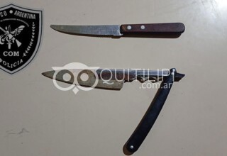 Ocurrió en el Barrio La Tablada: la policía motorizada demoró a dos jóvenes armados con cuchillos 12