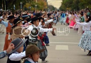 Ecos de la Fiesta Patria: el color, la emoción y el compromiso comunitario vistieron a Quitilipi de celeste y blanco 35