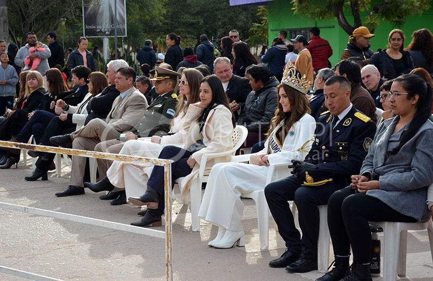 Ecos de la Fiesta Patria: el color, la emoción y el compromiso comunitario vistieron a Quitilipi de celeste y blanco - Quitilipi.com.ar Ecos de la Fiesta Patria: el color, la emoción y el compromiso comunitario vistieron a Quitilipi de celeste y blanco 15