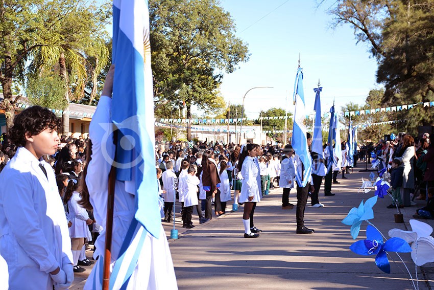 Juramento de lealtad en Quitilipi: 600 voces escolares hicieron vibrar el Día de la Bandera - Quitilipi.com.ar Juramento de lealtad en Quitilipi: 600 voces escolares hicieron vibrar el Día de la Bandera 7