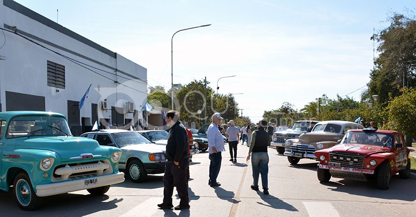 Exitoso paso por Quitilipi de la 13° Vuelta al Chaco Gran Premio "Edgardo Laureano Picchio" de autos clásicos 33