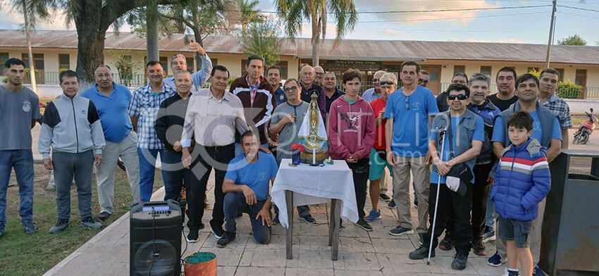 Rezar con el ejemplo: el valor del "Rosario de Hombres" que se comparte en las plazas y barrios de Quitilipi - Quitilipi.com.ar Rezar con el ejemplo: el valor del "Rosario de Hombres" que se comparte en las plazas y barrios de Quitilipi 20