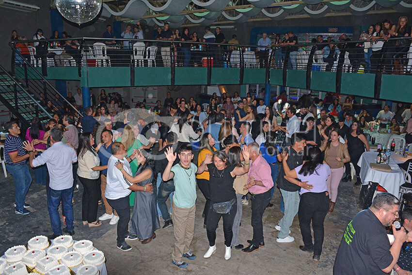 Maestros celebraron su día y le pusieron el pecho a la crisis - Quitilipi.com.ar Maestros celebraron su día y le pusieron el pecho a la crisis 16