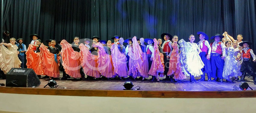 La Escuela "Raíces Argentinas" celebra sus 31º aniversario con una gran peña folclórica 10
