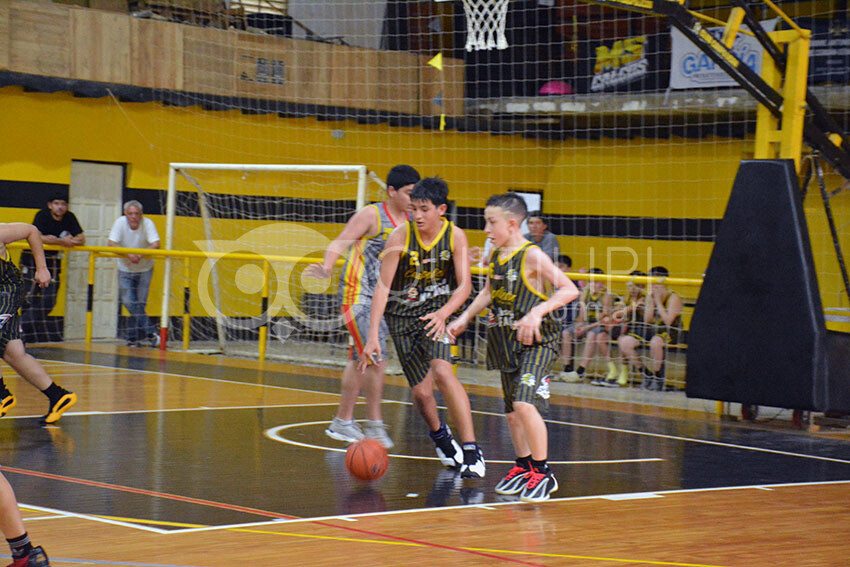Caupolicán barrió: triunfazo de la U15 para salir a flote y punta de los más chicos - Quitilipi.com.ar Caupolicán barrió: triunfazo de la U15 para salir a flote y punta de los más chicos 26