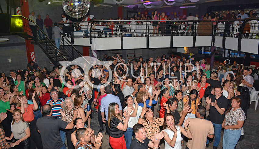 Docentes de Quitilipi celebran su día en Ibiza Disco: "Una velada ajena a la crisis y al desamparo que vive el sector" 13