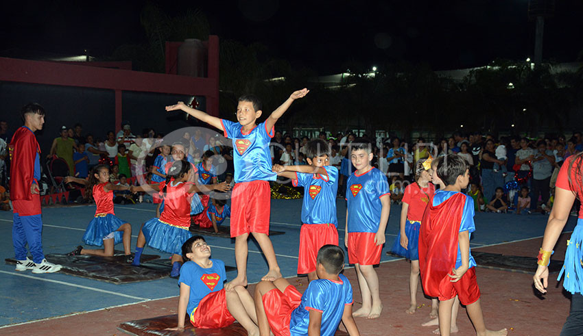 Colorida y alegre Fiesta de la Educación Física de la Escuela 384 22
