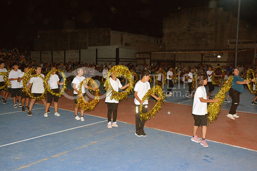 Colorida y alegre Fiesta de la Educación Física de la Escuela 384 27