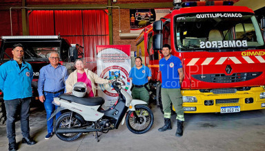 ¡Una docente se llevó la moto! Bomberos Voluntarios cerró su rifa anual y ya lanzó la nueva campaña - Quitilipi.com.ar ¡Una docente se llevó la moto! Bomberos Voluntarios cerró su rifa anual y ya lanzó la nueva campaña 1