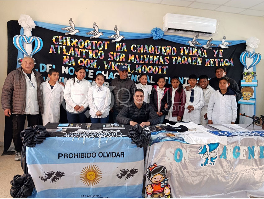 Colonia Aborigen: emotivo homenaje y descubrimiento de mural para visibilizar a los excombatientes Qom de Malvinas - Quitilipi.com.ar Colonia Aborigen: emotivo homenaje y descubrimiento de mural para visibilizar a los excombatientes Qom de Malvinas 33