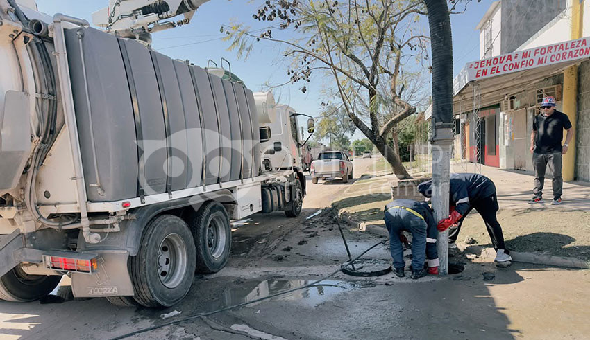 Alivio para los vecinos: SAMEEP intervino con un camión desobstructor y reactivó las cloacas en Quitilipi 13
