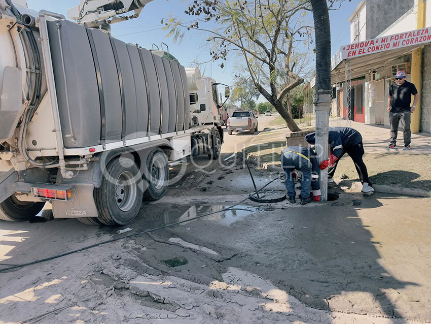 Alivio para los vecinos: SAMEEP intervino con un camión desobstructor y reactivó las cloacas en Quitilipi 5