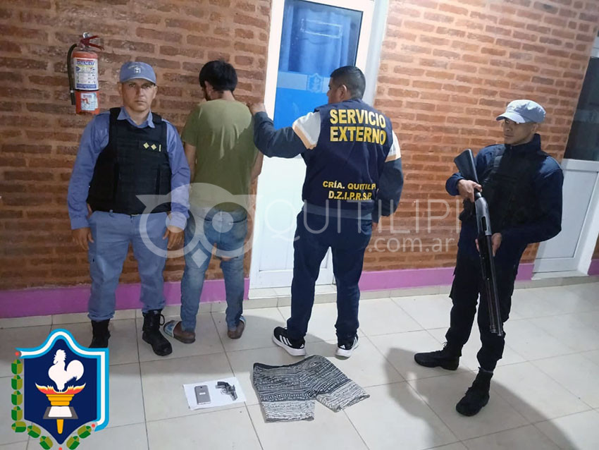 Las cámaras lo delataron: cayó el ladrón que robó un arma y cigarrillos en un comercio céntrico - Quitilipi.com.ar Las cámaras lo delataron: cayó el ladrón que robó un arma y cigarrillos en un comercio céntrico 5